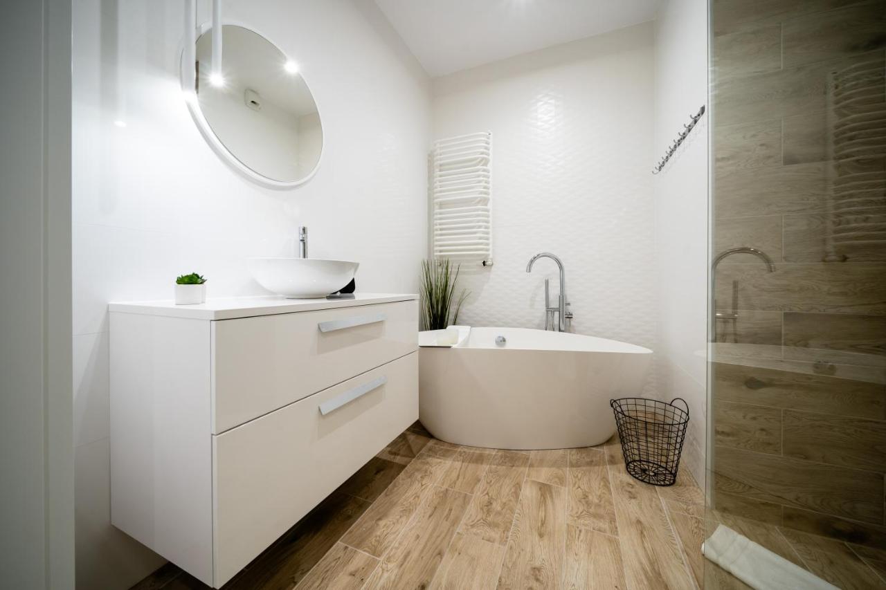 Urban Apartments Luxury Skyline Sokolska Towers 30A, 2 Free Garages, Gym & Sauna, Self Check-In Katowice Kültér fotó